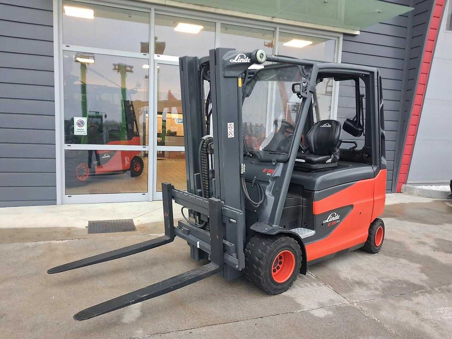 Használt targonca LINDE E35 ELEKTRO VIERRADFRONTSTAPLER (13074089)