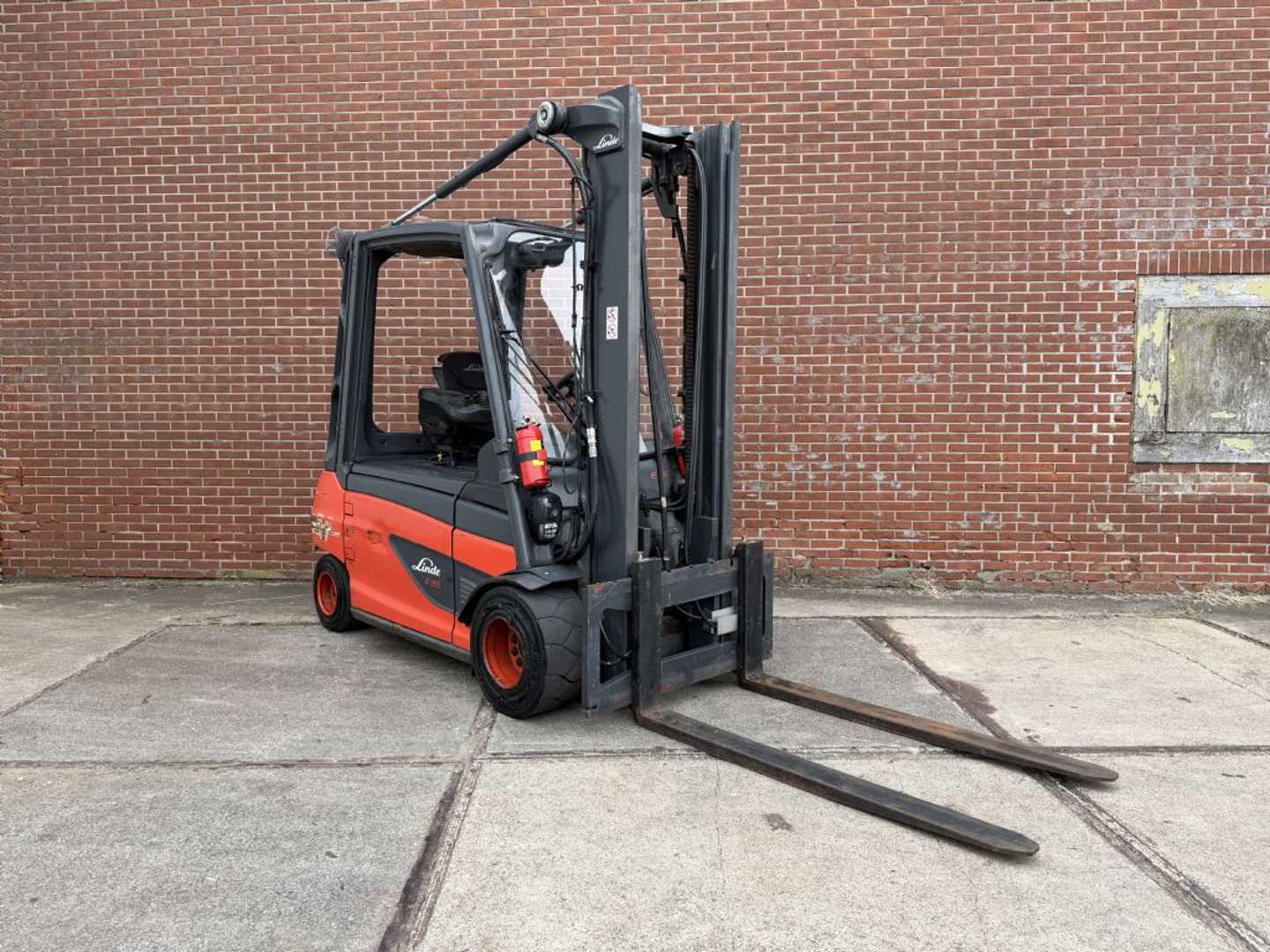 Használt targonca LINDE E35L-01 ELEKTRO VIERRADFRONTSTAPLER (13050598)