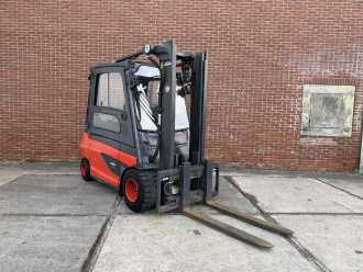 Használt targonca LINDE E35L-01 ELEKTRO VIERRADFRONTSTAPLER (13070516) backdrop