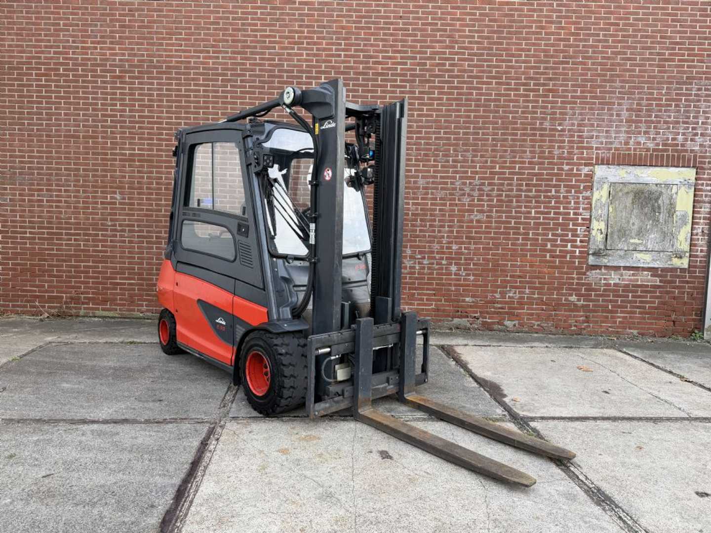 Használt targonca LINDE E35L-01 ELEKTRO VIERRADFRONTSTAPLER (13070516)