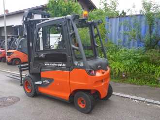 Használt targonca LINDE E40 /600 HL ELEKTRO VIERRADFRONTSTAPLER (13058025)