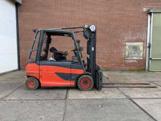 Használt targonca LINDE E50HL-01/600 ELEKTRO VIERRADFRONTSTAPLER (13036306)