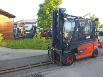 Használt targonca LINDE E50HL-01/600 ELEKTRO VIERRADFRONTSTAPLER (13040752)