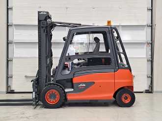 Használt targonca LINDE E50HL-01/600 ELEKTRO VIERRADFRONTSTAPLER (13050452)