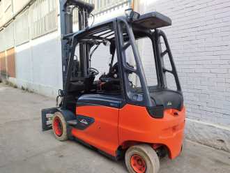 Használt targonca LINDE E50HL-01/600 ELEKTRO VIERRADFRONTSTAPLER (13055517)