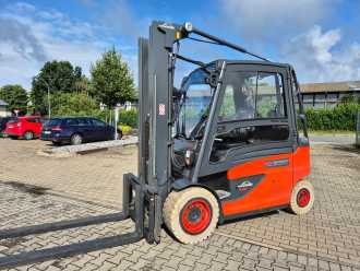 Használt targonca LINDE E50HL-01 Batterie - 12.2023 ELEKTRO VIERRADFRONTSTAPLER (12355312)