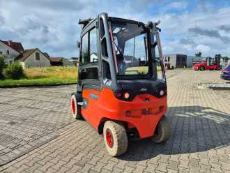 Használt targonca LINDE E50HL-01 Batterie - 12.2023 ELEKTRO VIERRADFRONTSTAPLER (12355312)