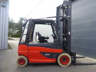 Használt targonca LINDE E50HL-01 ELEKTRO VIERRADFRONTSTAPLER (13067009)
