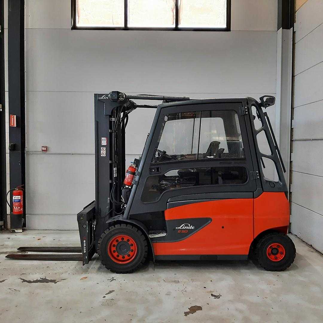Használt targonca LINDE E50HL ELEKTRO VIERRADFRONTSTAPLER (13076393)
