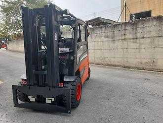 Használt targonca LINDE E50L ELEKTRO CONTAINERSTAPLER (12960650)