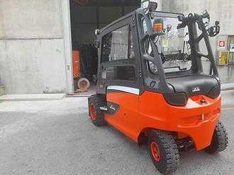 Használt targonca LINDE E50L ELEKTRO CONTAINERSTAPLER (12960650)
