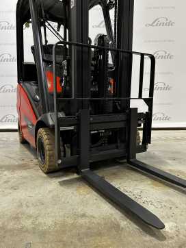 Használt targonca LINDE H 14 T: 1,4 t GAS VIERRADFRONTSTAPLER (13074305)