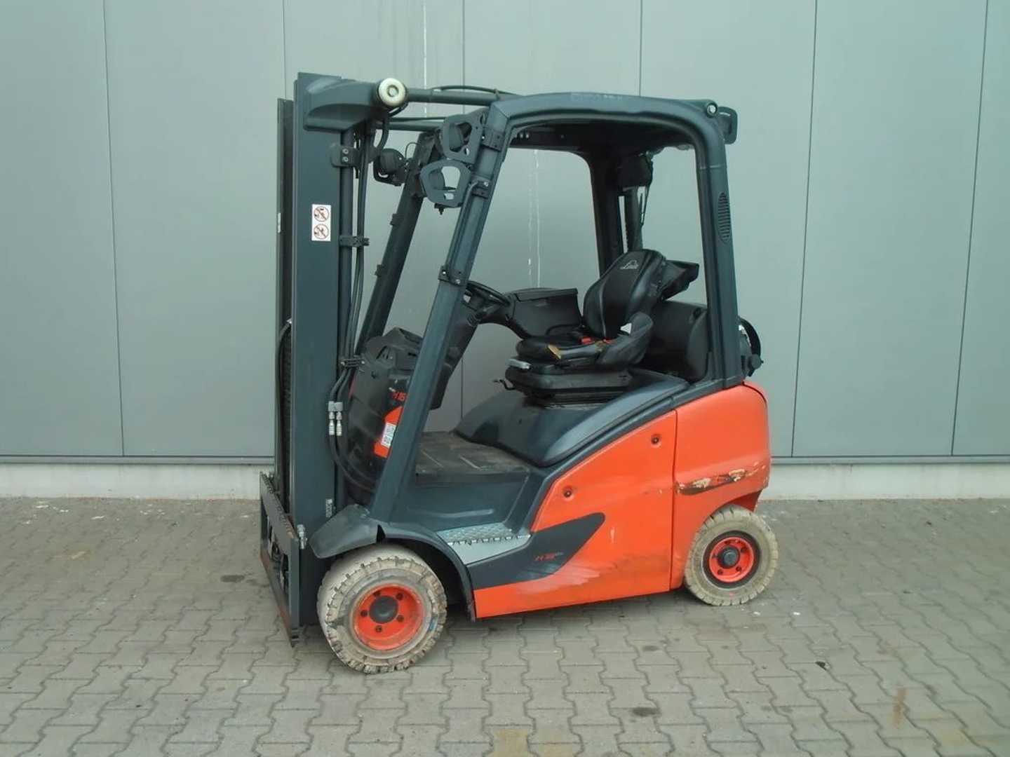 Használt targonca LINDE H 18 T - 01 EVO GAS VIERRADFRONTSTAPLER (13057422)