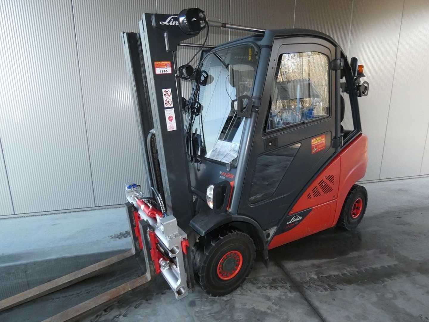 Használt targonca LINDE H 25 D -02 DIESEL VIERRADFRONTSTAPLER (13076023)