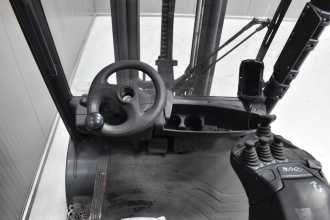 Használt targonca LINDE H 25 T - 02 /58487/ GAS VIERRADFRONTSTAPLER (13064599)