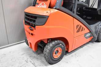Használt targonca LINDE H 25 T - 02 /58489/ GAS VIERRADFRONTSTAPLER (13064592)