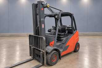 Használt targonca LINDE H 25 T - 02 /58696/ GAS VIERRADFRONTSTAPLER (13065564) backdrop