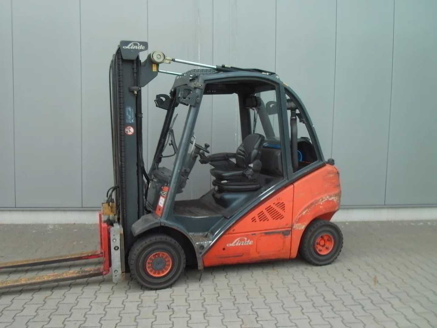 Használt targonca LINDE H 25 T GAS VIERRADFRONTSTAPLER (13074622)