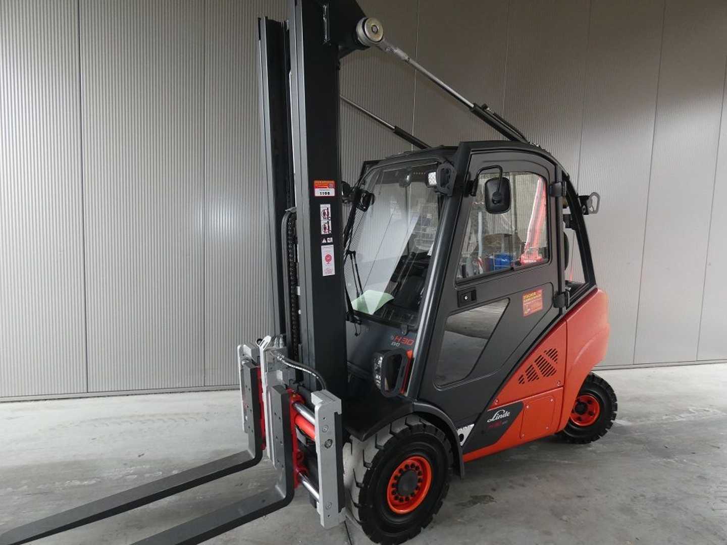 Használt targonca LINDE H 30 D - 02 - 393 DIESEL VIERRADFRONTSTAPLER (13076075)