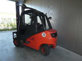 Használt targonca LINDE H 30 D -02 DIESEL VIERRADFRONTSTAPLER (13076077)