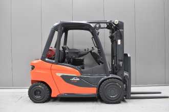 Használt targonca LINDE H 30 T - 01 /58175/ GAS VIERRADFRONTSTAPLER (13062793)