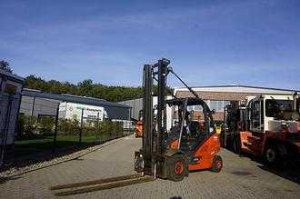 Használt targonca LINDE H 30T-02 - Nur 3.164 Betriebsstunden GAS VIERRADFRONTSTAPLER (13074151) backdrop