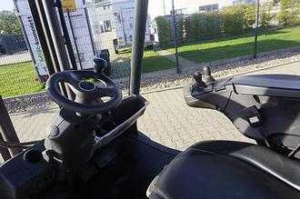 Használt targonca LINDE H 30T-02 - Nur 3.164 Betriebsstunden GAS VIERRADFRONTSTAPLER (13074151)