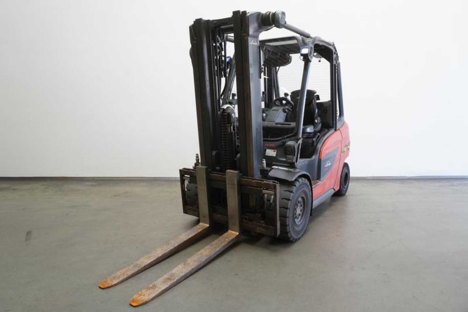 Használt targonca LINDE H 35 D 1202 DIESEL VIERRADFRONTSTAPLER (13035806)