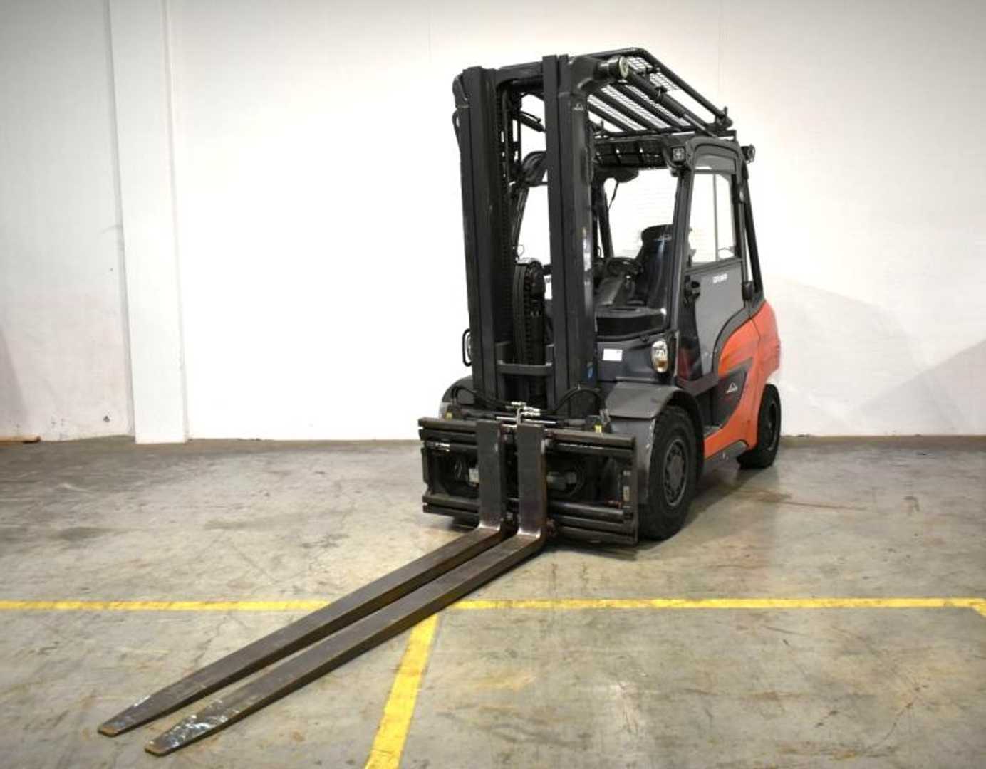 Használt targonca LINDE H 50 D/600 1204-01 DIESEL VIERRADFRONTSTAPLER (13075721)