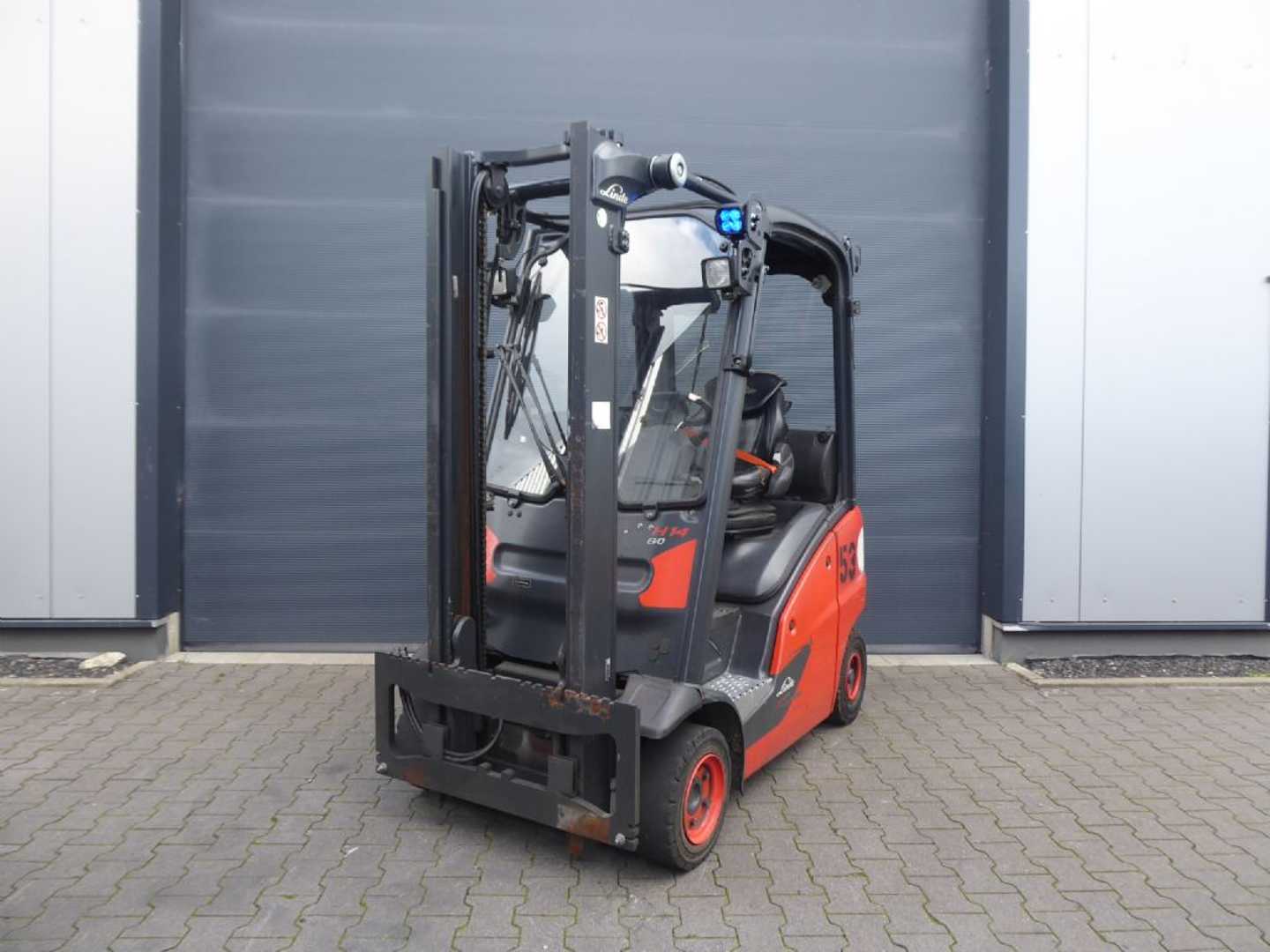 Használt targonca LINDE H14T-01 GAS VIERRADFRONTSTAPLER (13069410)