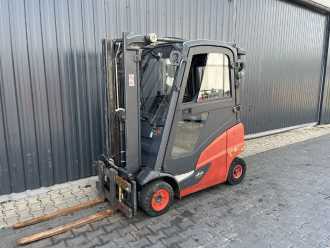 Használt targonca LINDE H16T-01 GAS VIERRADFRONTSTAPLER (13065396) backdrop