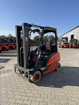 Használt targonca LINDE H18T-02 GAS VIERRADFRONTSTAPLER (13074419) backdrop