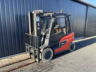 Használt targonca LINDE H25T-01/600 GAS VIERRADFRONTSTAPLER (13070468) backdrop