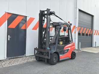 Használt targonca LINDE H25T-01 GAS VIERRADFRONTSTAPLER (13063901) backdrop