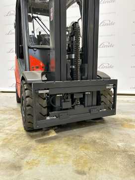 Használt targonca LINDE H30 T: 3,0t GAS VIERRADFRONTSTAPLER (13069134)