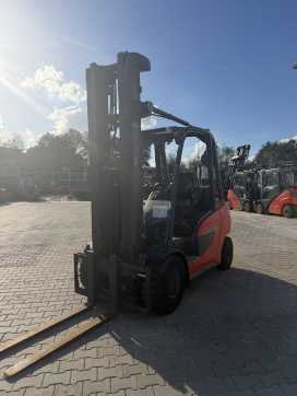 Használt targonca LINDE H30D-01/1202 DIESEL VIERRADFRONTSTAPLER (13071238) backdrop