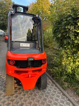 Használt targonca LINDE H30D-01 DIESEL VIERRADFRONTSTAPLER (13070457)