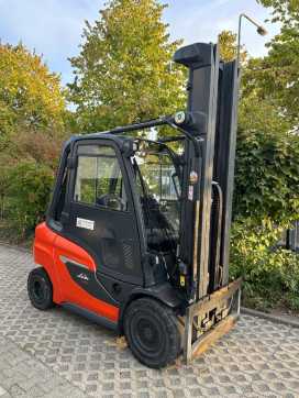 Használt targonca LINDE H30D-01 DIESEL VIERRADFRONTSTAPLER (13070457)
