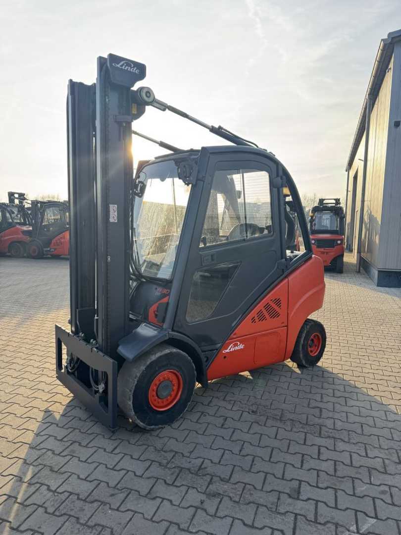 Használt targonca LINDE H30D-02 DIESEL VIERRADFRONTSTAPLER (12933986)