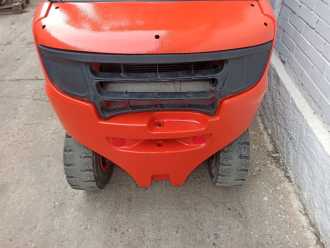 Használt targonca LINDE H30D DIESEL VIERRADFRONTSTAPLER (13067390)