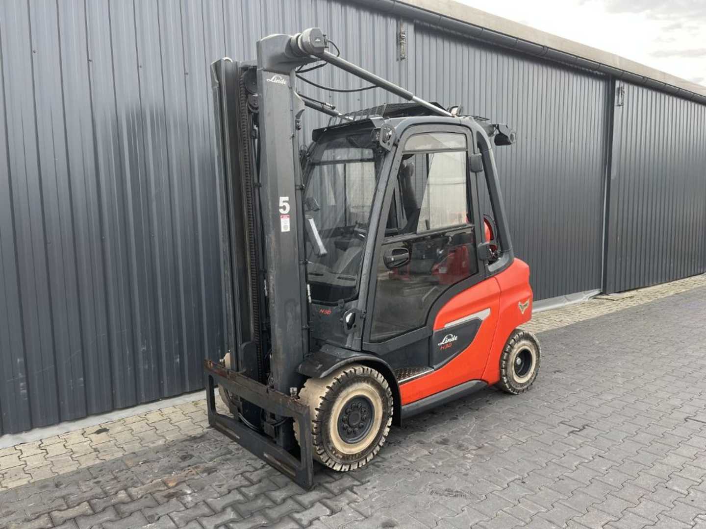 Használt targonca LINDE H30T-01 GAS VIERRADFRONTSTAPLER (13066523)