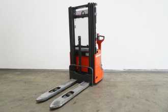 Használt targonca LINDE L 12 1172 ELEKTRO HOCHHUBWAGENDEICHSEL (13067609)
