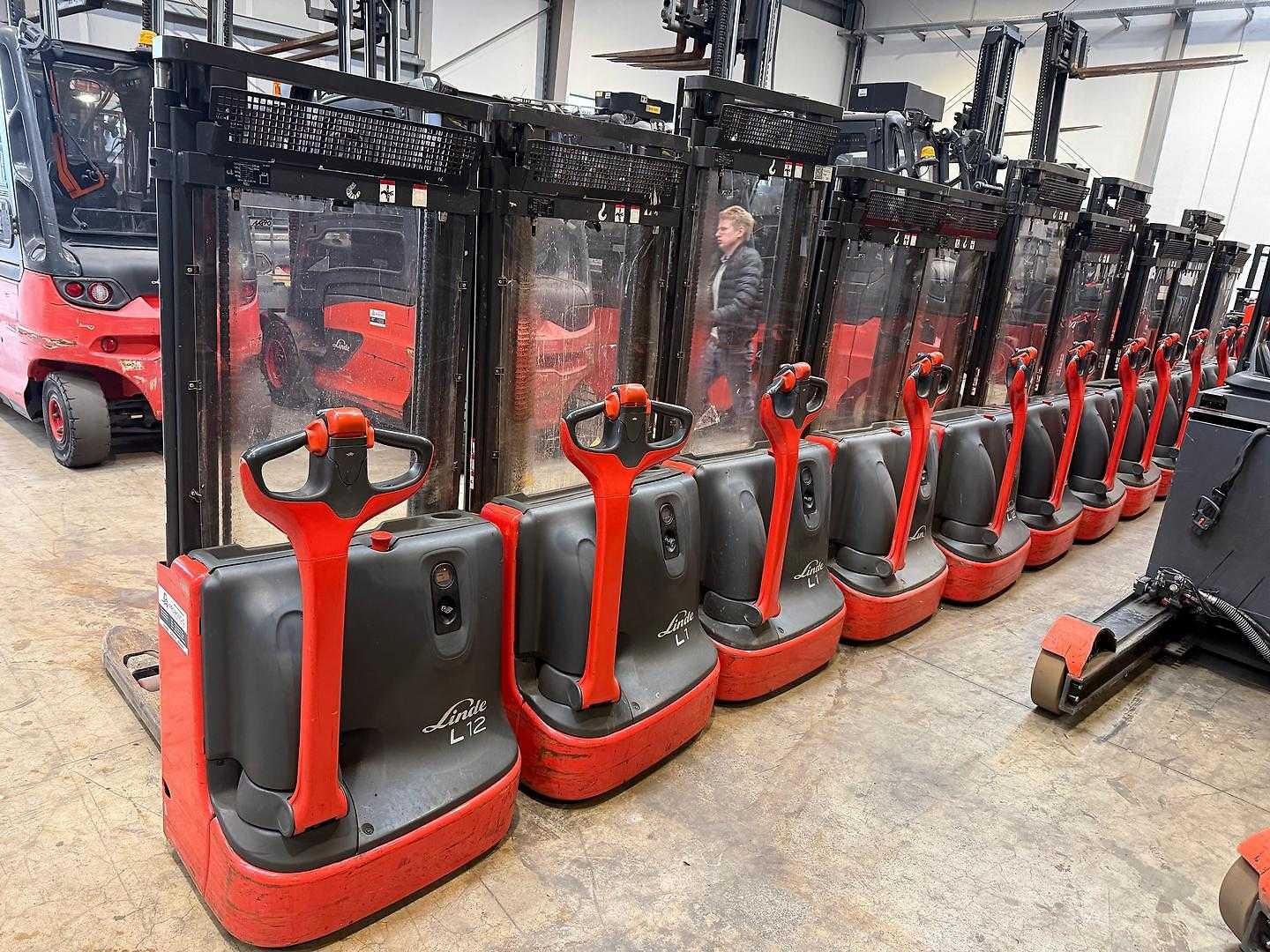 Használt targonca LINDE L 12 , Paketangebot 12 STÜCK 18.000 € ELEKTRO HOCHHUBWAGENDEICHSEL (13072592)