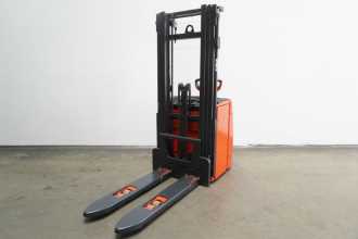 Használt targonca LINDE L 14 1173 ELEKTRO HOCHHUBWAGENDEICHSEL (13017356)