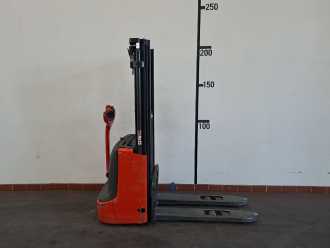 Használt targonca LINDE L10 (B) ELEKTRO HOCHHUBWAGENDEICHSEL (13023523) backdrop