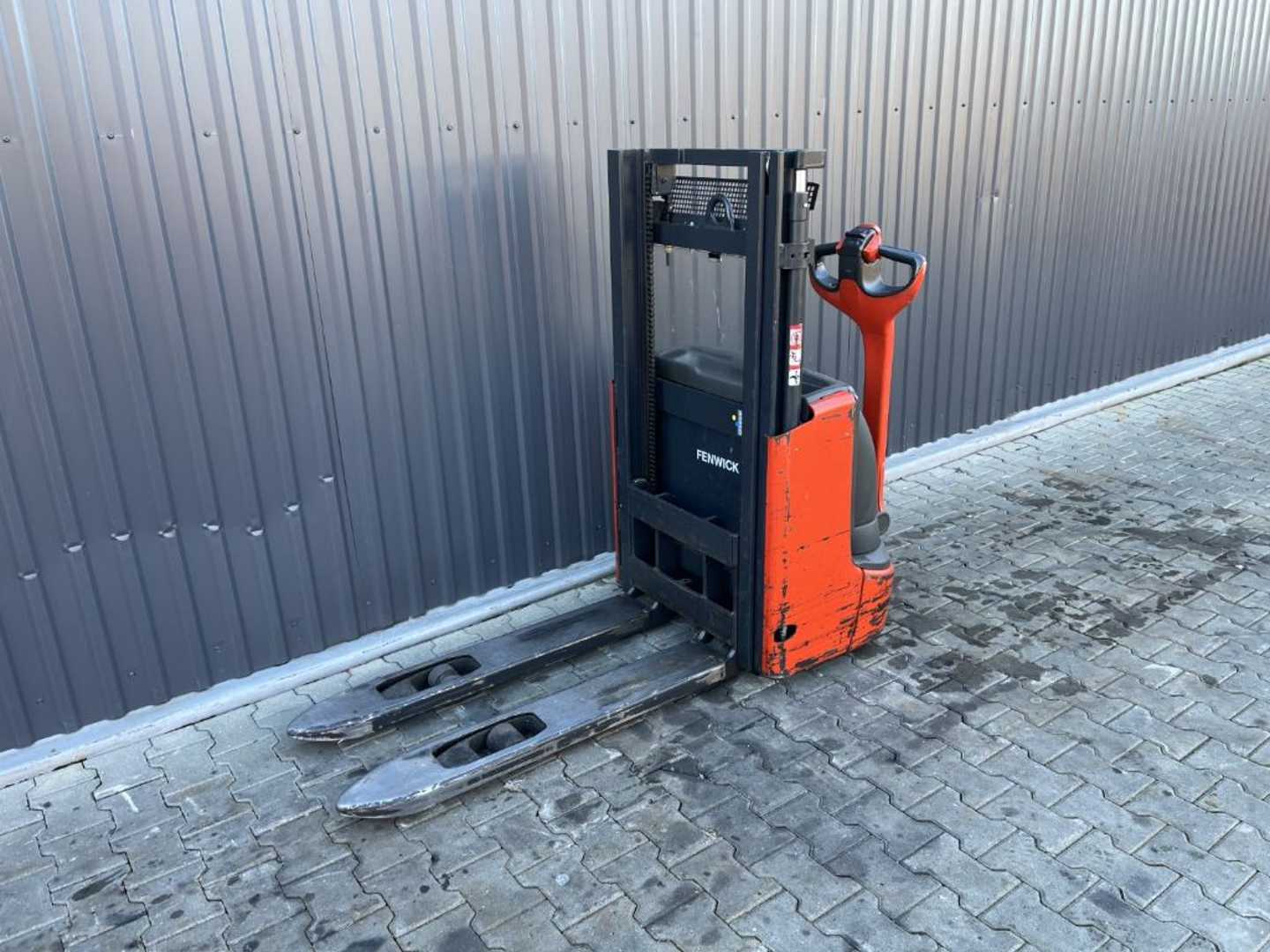 Használt targonca LINDE L10 ELEKTRO HOCHHUBWAGENDEICHSEL (13070464)