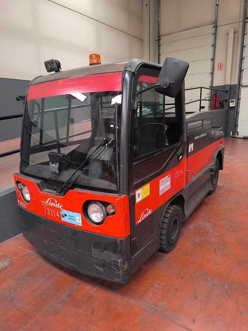 Használt targonca LINDE P250 C ELEKTRO SCHLEPPER (12427215)