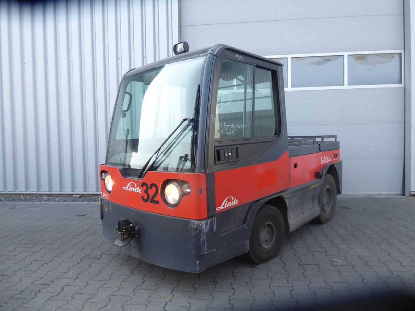 Használt targonca LINDE P250SWB ELEKTRO SCHLEPPER (13059811)