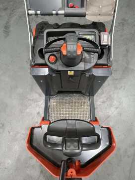 Használt targonca LINDE P30C-1190 ELEKTRO SCHLEPPER (12993085)