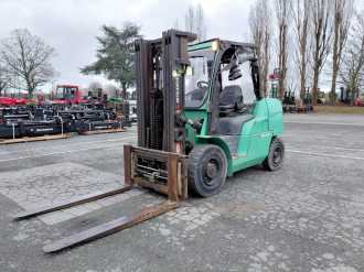 Használt targonca MITSUBISHI FD50N DIESEL VIERRADFRONTSTAPLER (13030547)